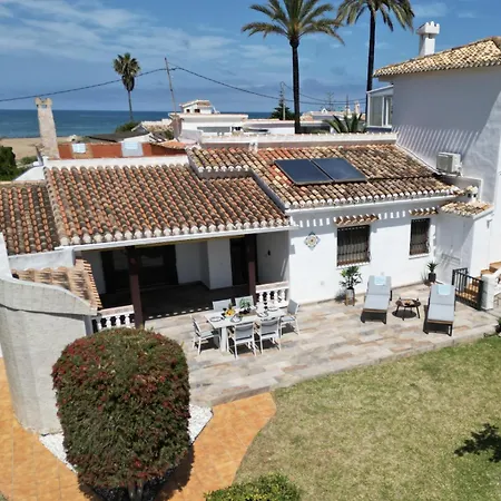 Вілла Beachside Villa, 50m To Beach, Private Garden, Bbq, Ac, Free Wifi And Parking