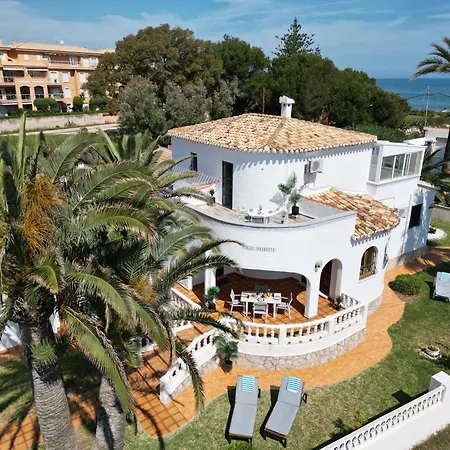 Beachside Villa, 50m To Beach, Private Garden, Bbq, Ac, Free Wifi And Parking Вілла *