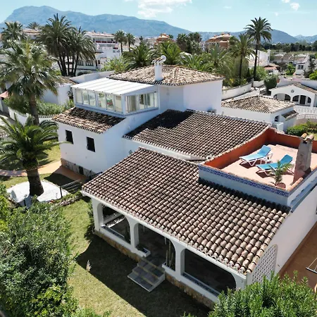 Beachside Villa, 50m To Beach, Private Garden, Bbq, Ac, Free Wifi And Parking Вілла