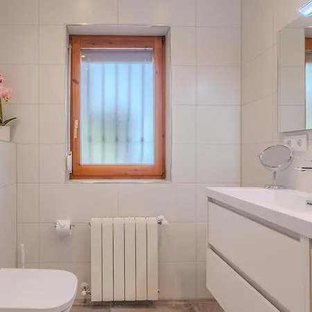Beachside Villa, 50m To Beach, Private Garden, Bbq, Ac, Free Wifi And Parking Денія