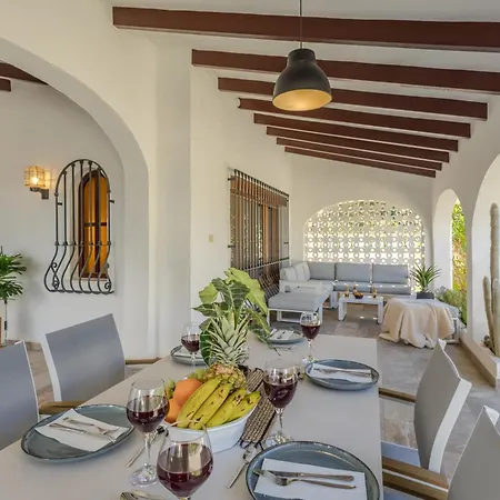 Beachside Villa, 50m To Beach, Private Garden, Bbq, Ac, Free Wifi And Parking Денія