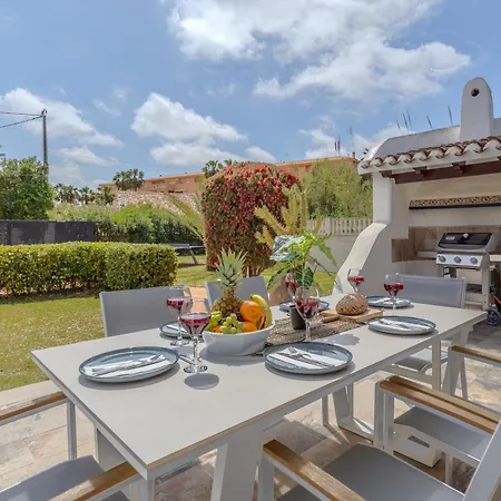 Beachside Villa, 50m To Beach, Private Garden, Bbq, Ac, Free Wifi And Parking Вілла