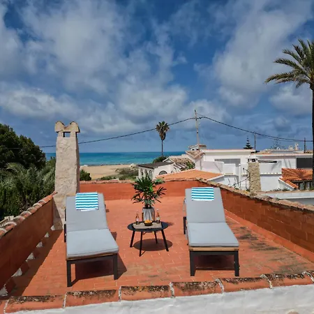 Beachside Villa, 50m To Beach, Private Garden, Bbq, Ac, Free Wifi And Parking Денія