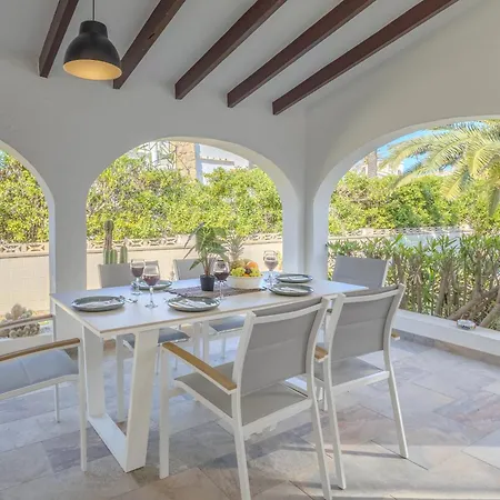 Beachside Villa, 50m To Beach, Private Garden, Bbq, Ac, Free Wifi And Parking *
