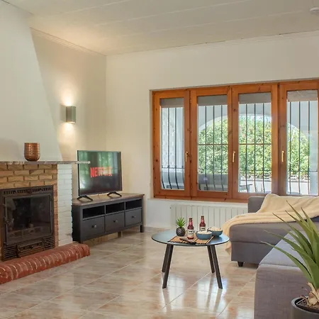 Beachside Villa, 50m To Beach, Private Garden, Bbq, Ac, Free Wifi And Parking *