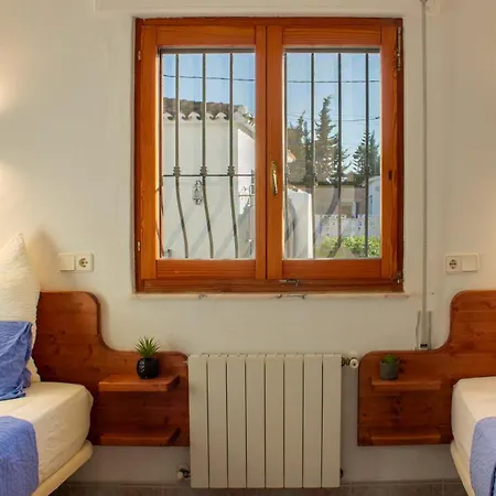 Beachside Villa, 50m To Beach, Private Garden, Bbq, Ac, Free Wifi And Parking Денія
