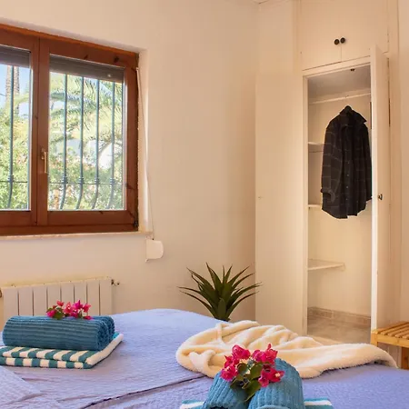 Beachside Villa, 50m To Beach, Private Garden, Bbq, Ac, Free Wifi And Parking Денія