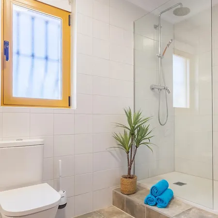 Вілла Beachside Villa, 50m To Beach, Private Garden, Bbq, Ac, Free Wifi And Parking Денія