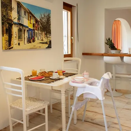 Beachside Villa, 50m To Beach, Private Garden, Bbq, Ac, Free Wifi And Parking