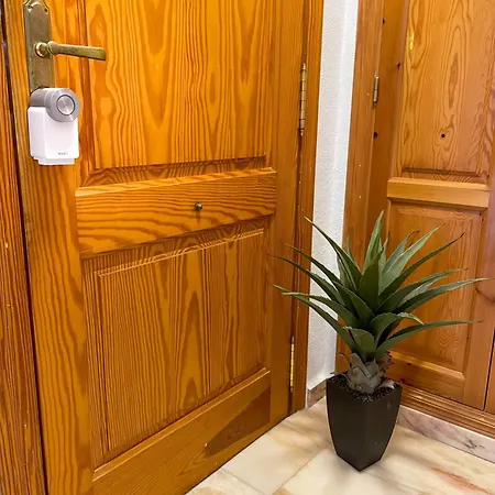 Beachside Villa, 50m To Beach, Private Garden, Bbq, Ac, Free Wifi And Parking Вілла