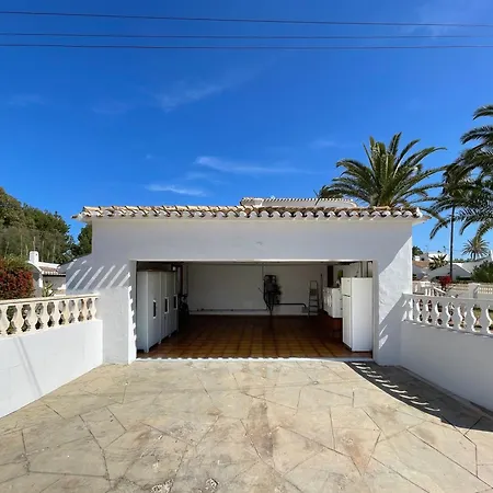 Вілла Beachside Villa, 50m To Beach, Private Garden, Bbq, Ac, Free Wifi And Parking