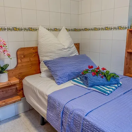Вілла Beachside Villa, 50m To Beach, Private Garden, Bbq, Ac, Free Wifi And Parking