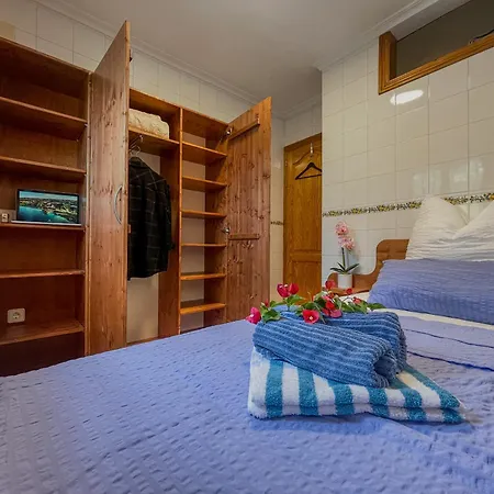Beachside Villa, 50m To Beach, Private Garden, Bbq, Ac, Free Wifi And Parking