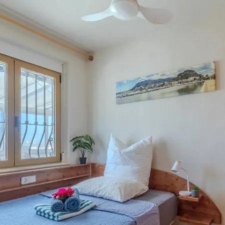 Beachside Villa, 50m To Beach, Private Garden, Bbq, Ac, Free Wifi And Parking Вілла *